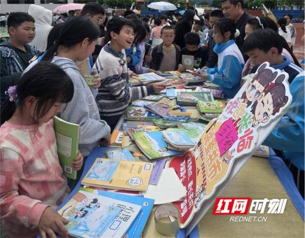冷水灘春江小學：春江水暖“書”先知，書香市集潤童心 2026-04-26 15:12:03