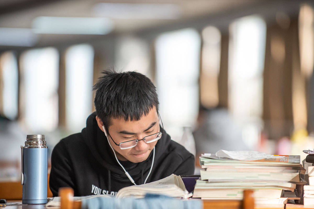 原創考研人數三連跌，為何都不考研了？