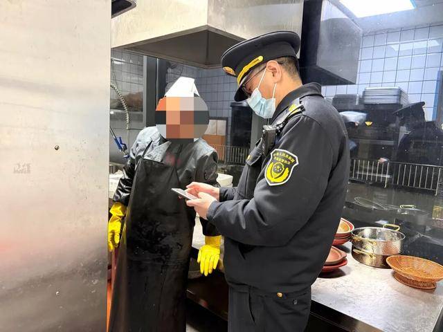 閔行夜查！上海禁令下仍有商家自制售賣生醃