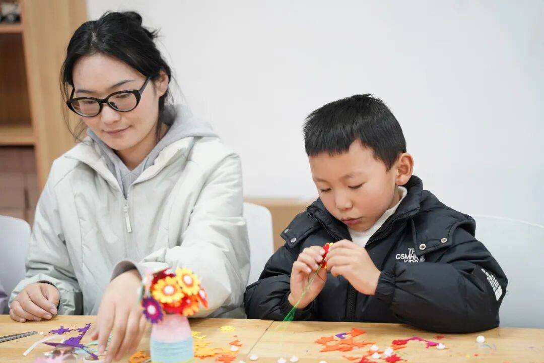 西藏拉薩市圖書館組織開展少兒暖冬情感實踐營活動