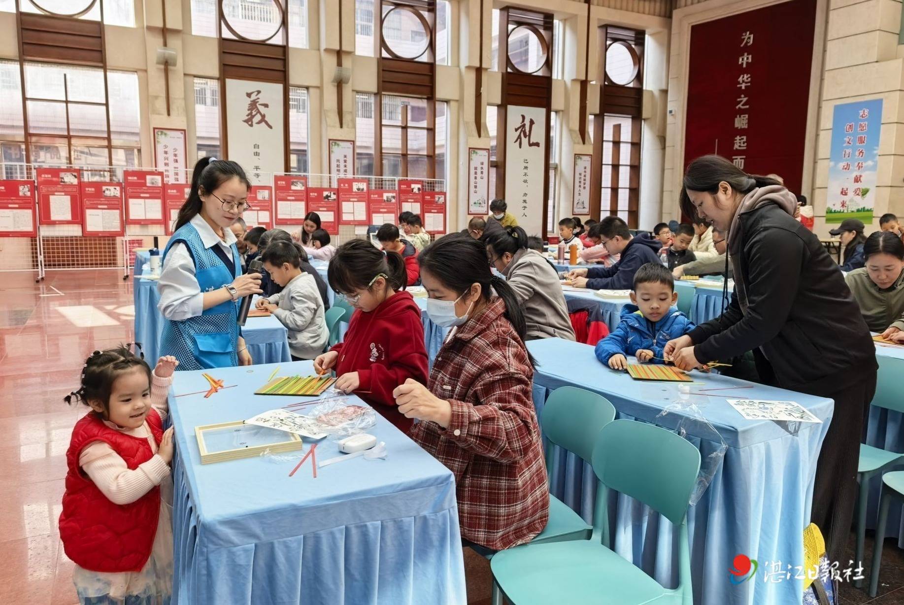 湛江图书馆举办“阅见竹韵”亲子活动