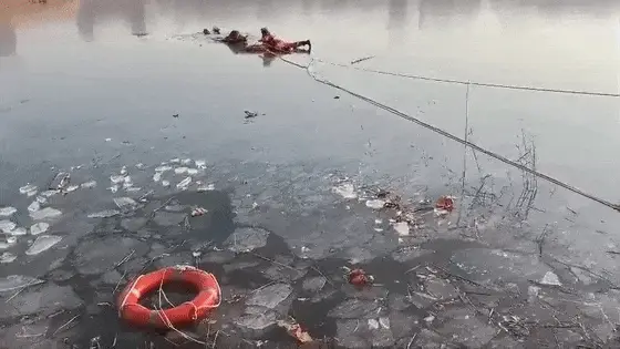 北方多地發生冰面破裂事故 自救指南快收藏