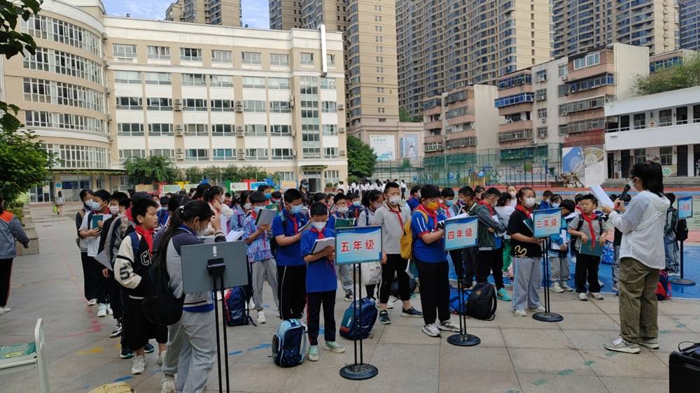 首創“早延時”解決家長難題，這所小學5年堅持給出溫暖答案