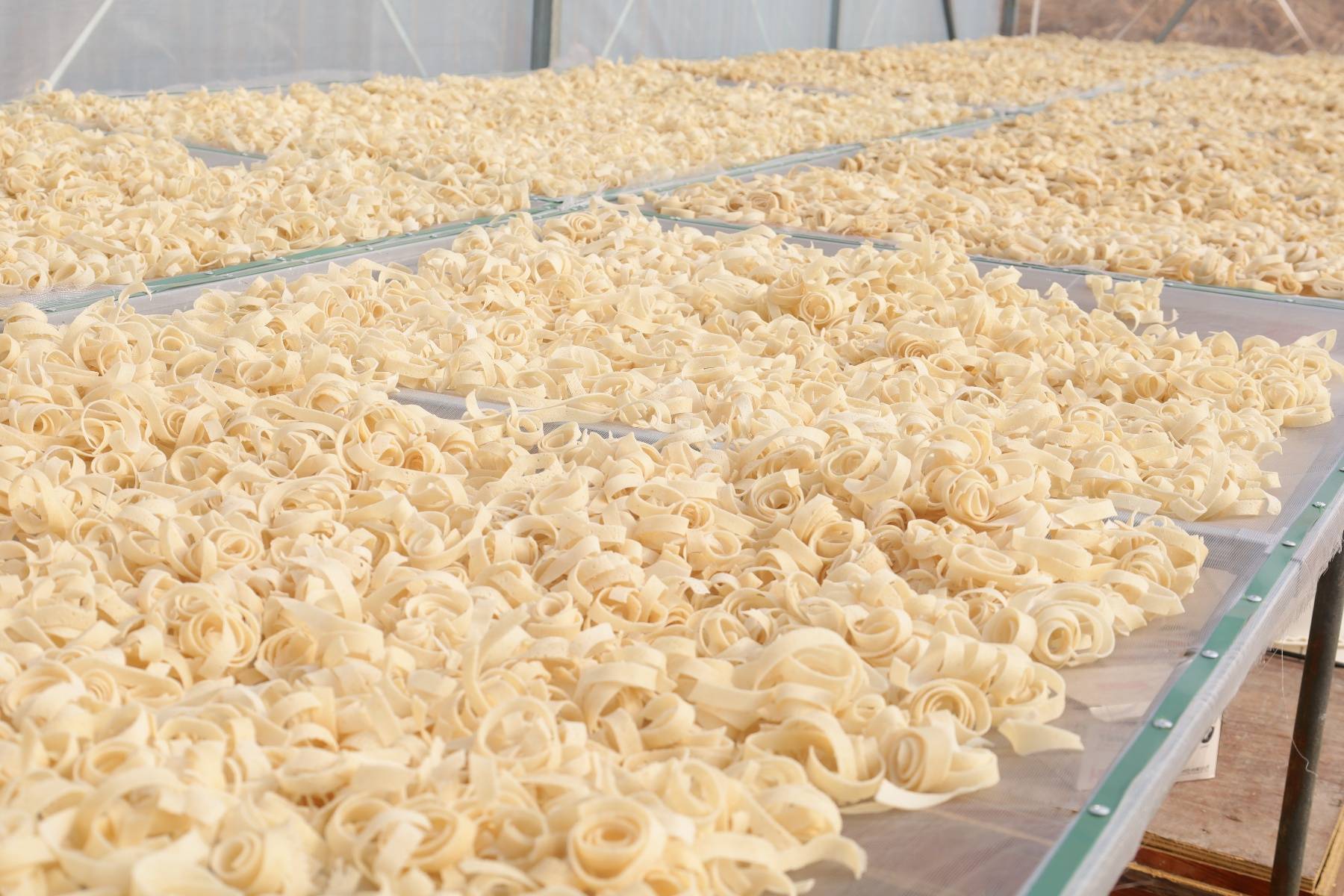 研究生放棄500強回鄉做豆絲，推出9.9元豆絲自熱鍋，拒絕“油哈味”與小作坊