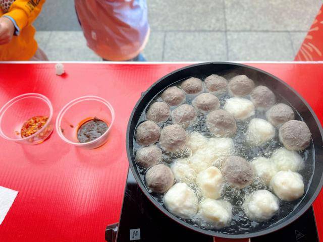 產品熱銷商家緊急調貨，汕頭金平區攜潮味美食亮相“粵享年集”