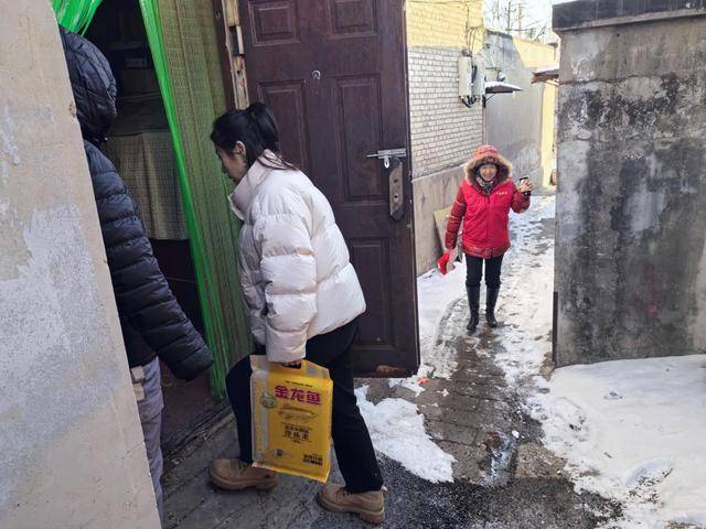 東慧公益攜手尚德公益走進新橋路中學開展需求調研與新春慰問