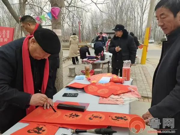 原創棗莊市山亭區王思營民辦圖書館開展“紅紙墨香傳福韻 敬老溫情暖社羣”活動