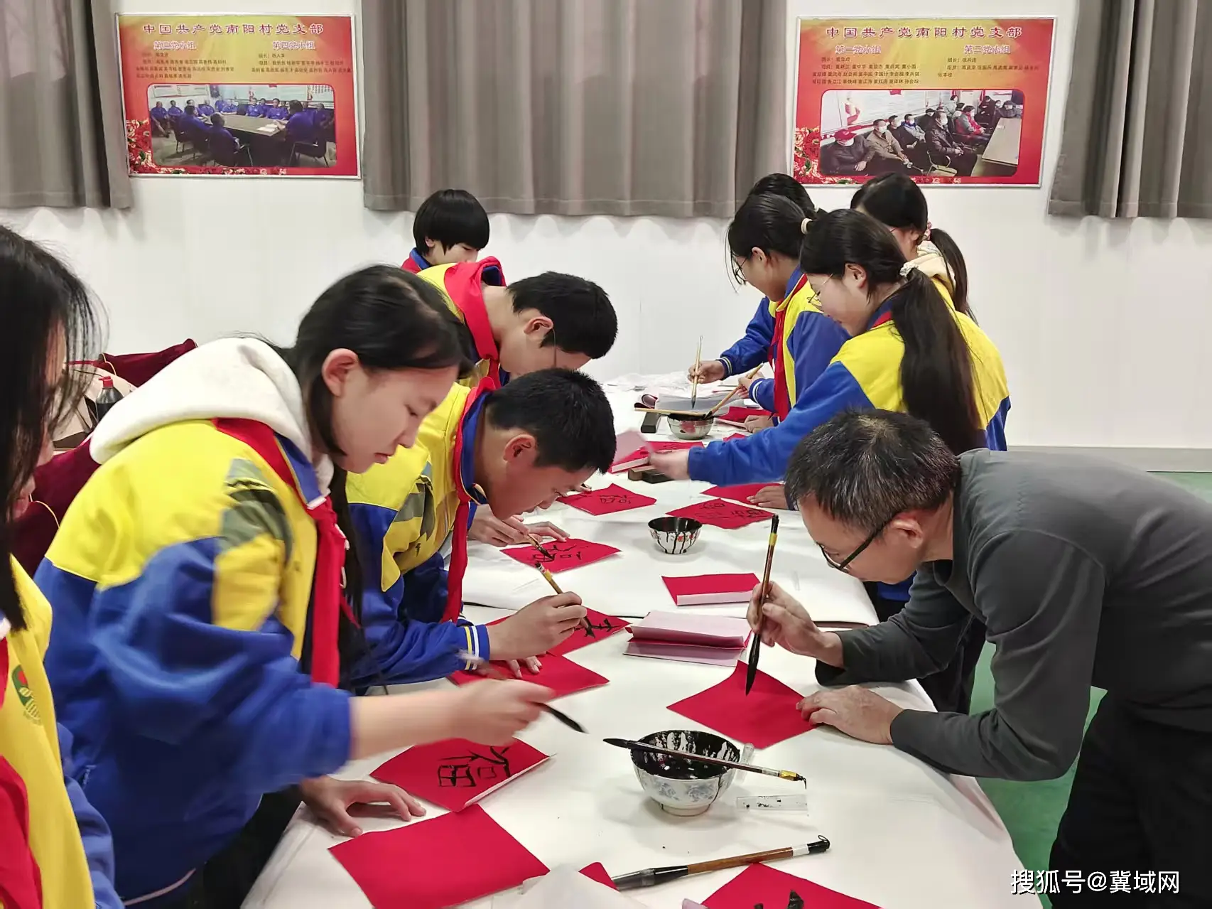 柏鄉縣南陽中心小學組織開展“迎春習字”軟筆書法活動