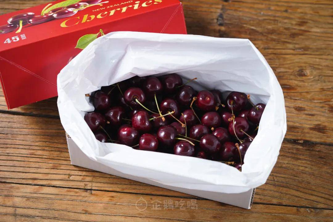 快放假了，美食公司都買些什麼好吃年貨回家？