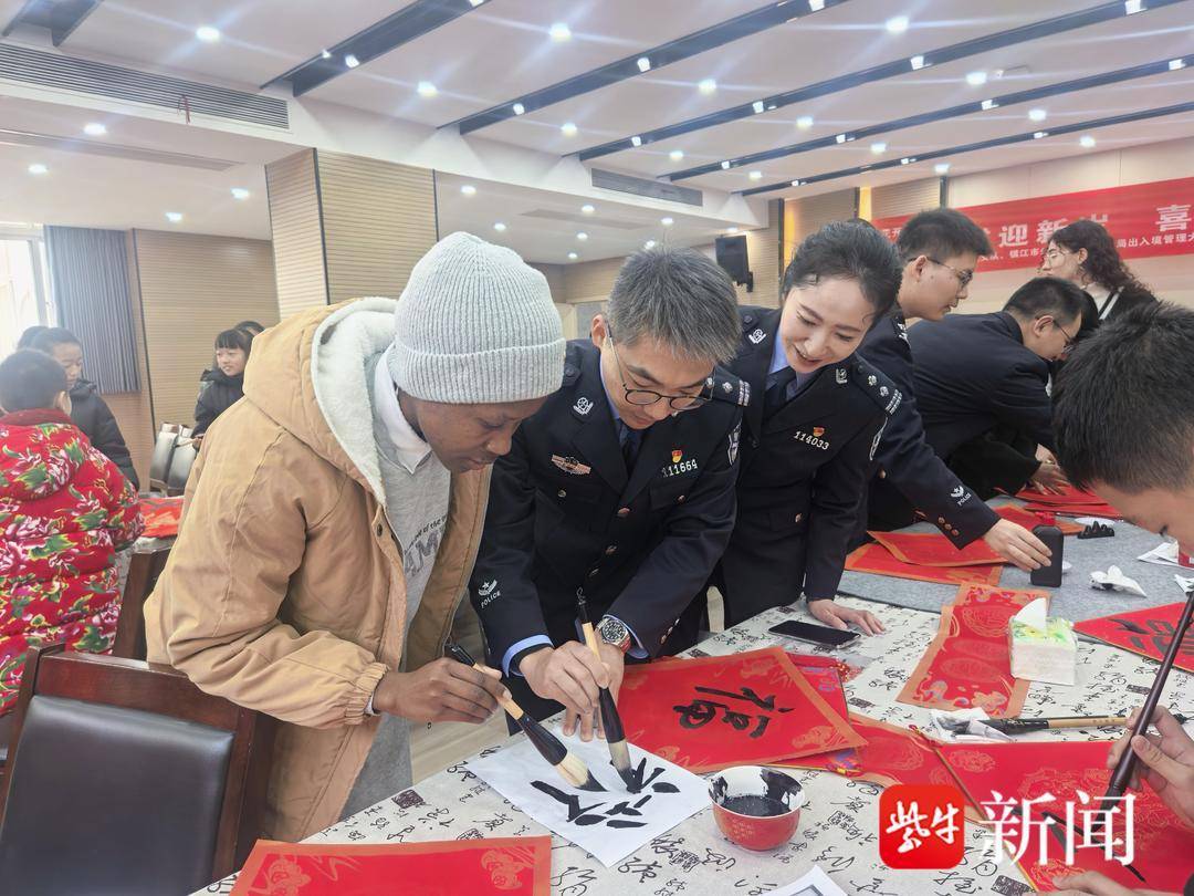馬到功成迎新春！鎮江經開區出入境聯合多部門邀外籍留學生共慶中國年
