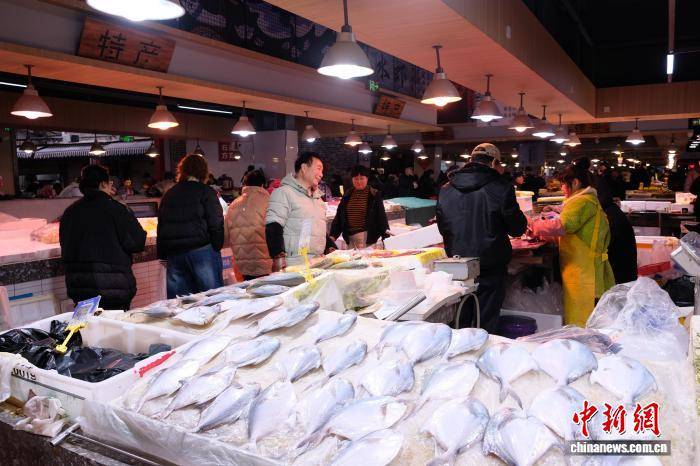 （新春見聞）浙江象山：菜場年味濃 漁家美食迎搶購熱潮