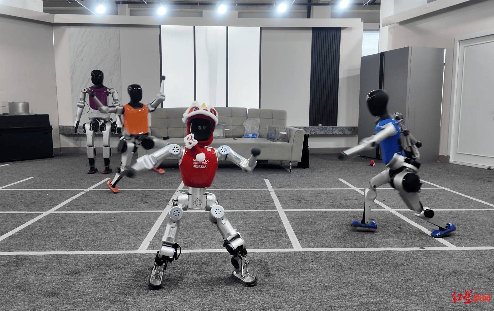 “假蔡明”如何做到同步一致？機器人學會了多少種舞蹈？松延動力春晚揭秘