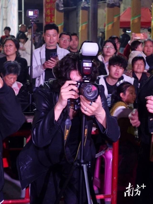 “00後”大學生回鄉接棒辦“村晚”