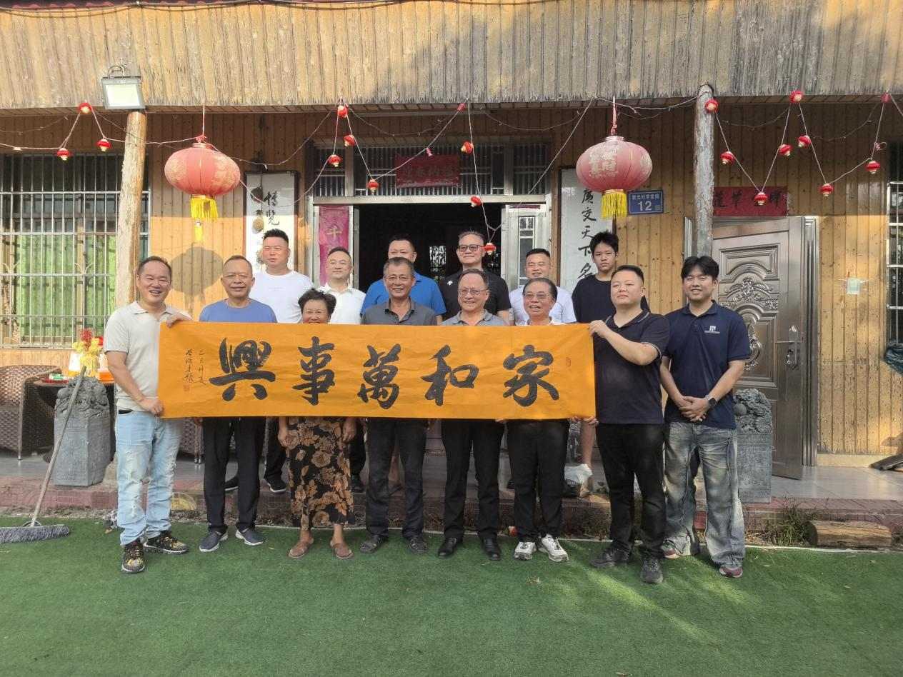 紮根人民 書法“五進”——曾昭才先生的藝術堅守與人民情懷