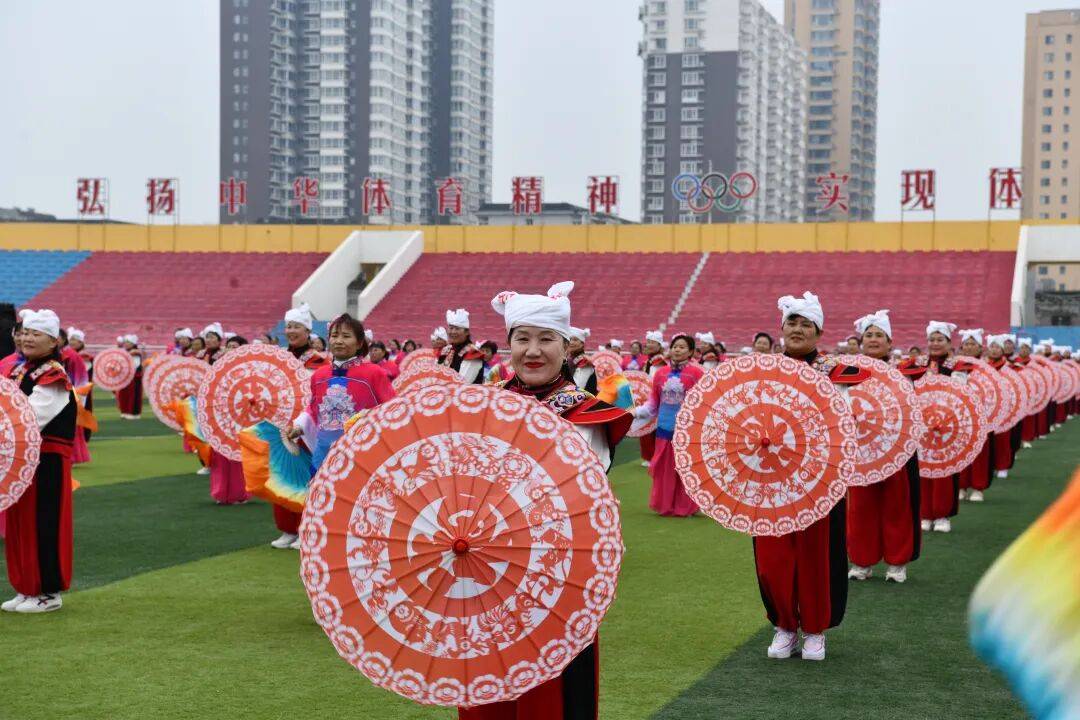 汾陽市“盛世花傘 扇舞汾州”千人舞蹈展演精彩啟幕