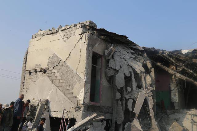 鏡頭直擊丨遭襲擊的伊朗米納卜市小學