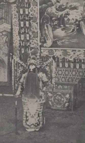 李萬春：川島芳子對戲劇界的敲詐勒索