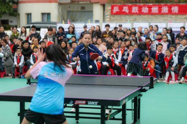 國家乒乓球隊女隊走進重慶魚洞中學