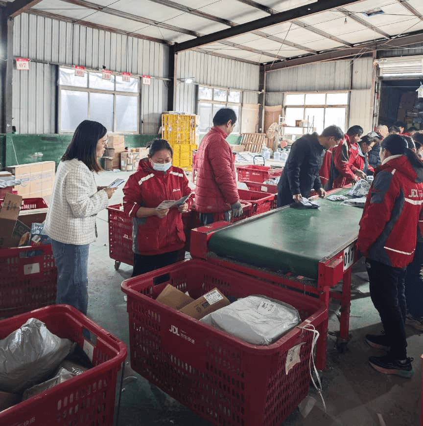 恆安標準人壽濟寧中支走進快遞站送服務，護航新就業群體金融安全