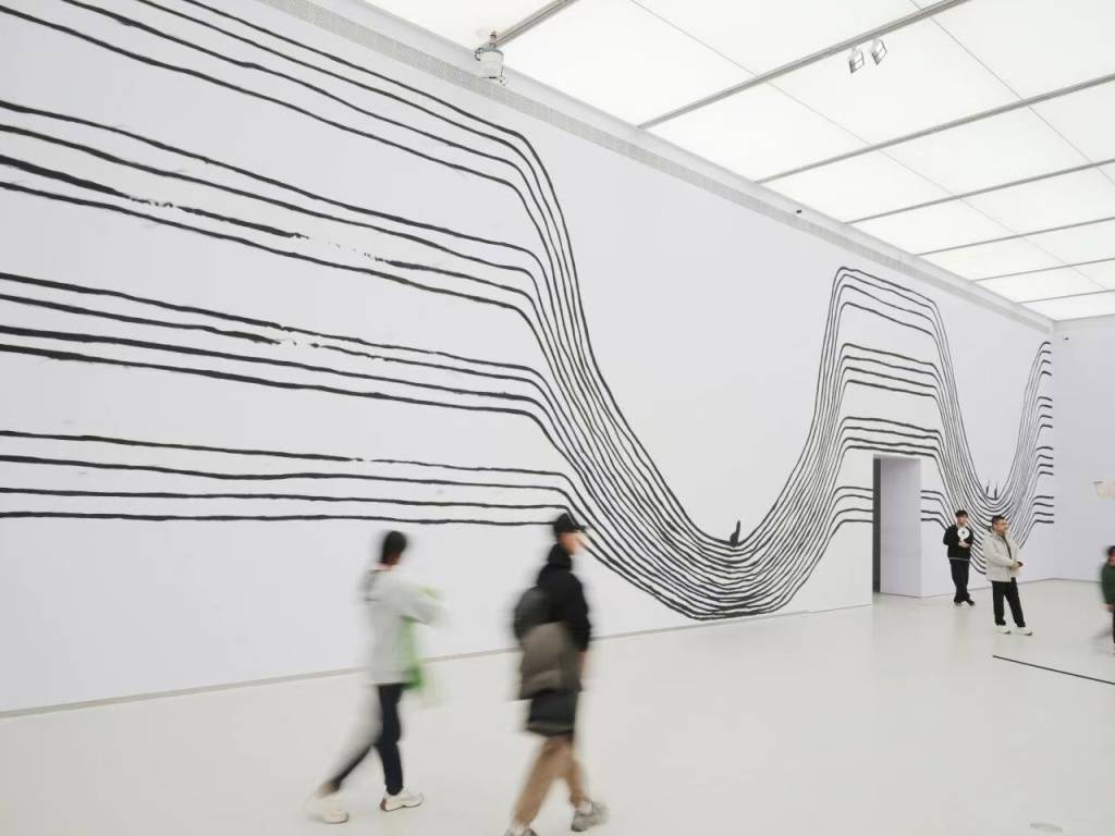 上海雙年展落幕前迎來觀展熱潮，女性藝術敘事令人矚目