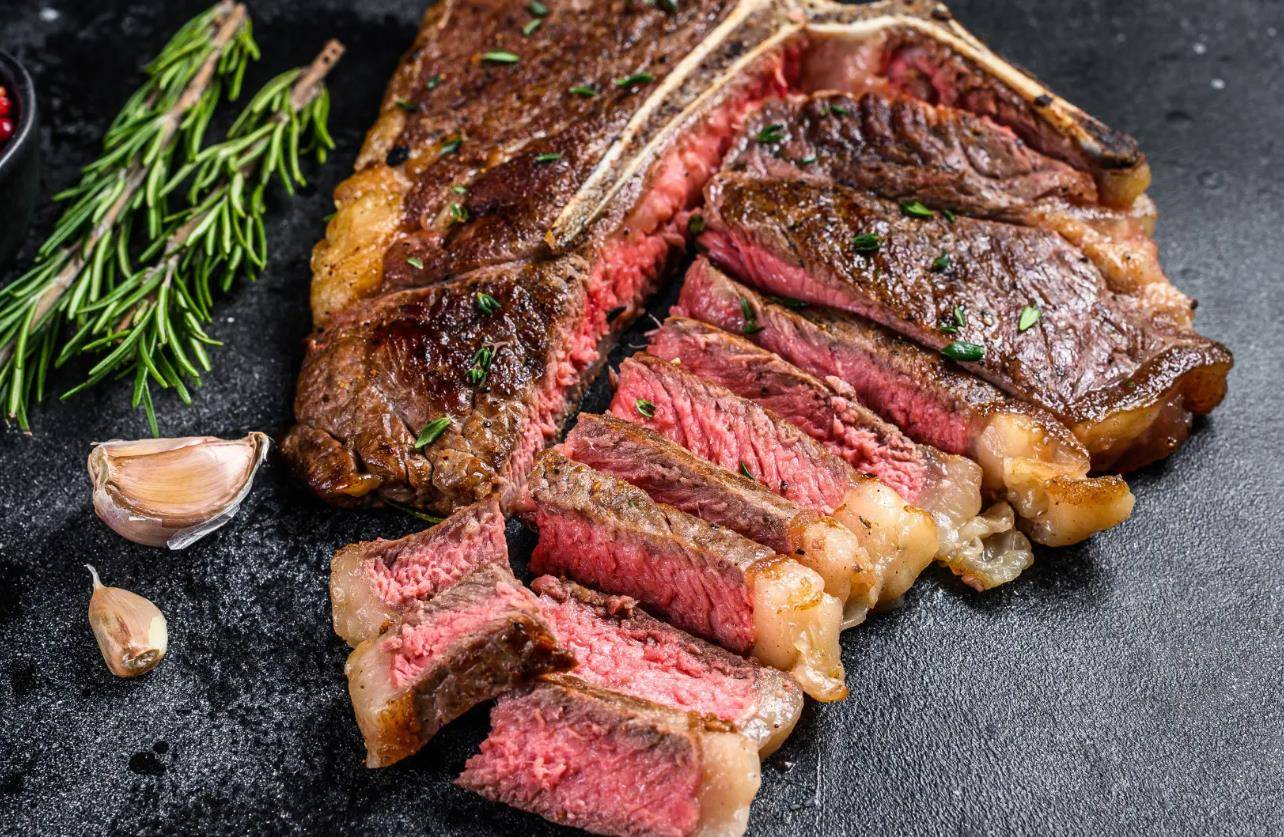 原創憑什麼佛羅倫薩牛排可以成為地標性美食？揭開這塊牛排的美味秘密