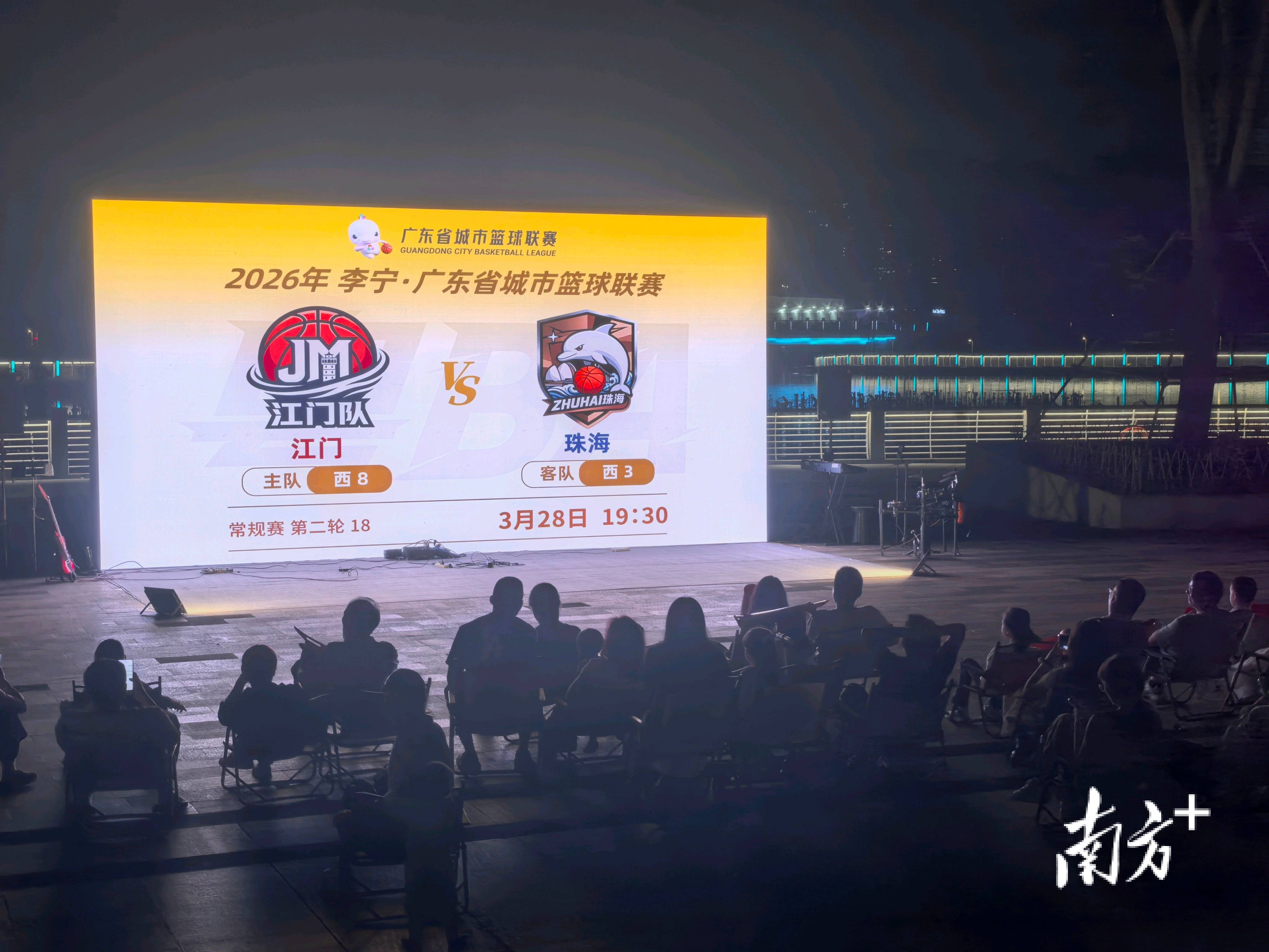 大屏看球+美食文創，阿江這波操作太懂球迷了