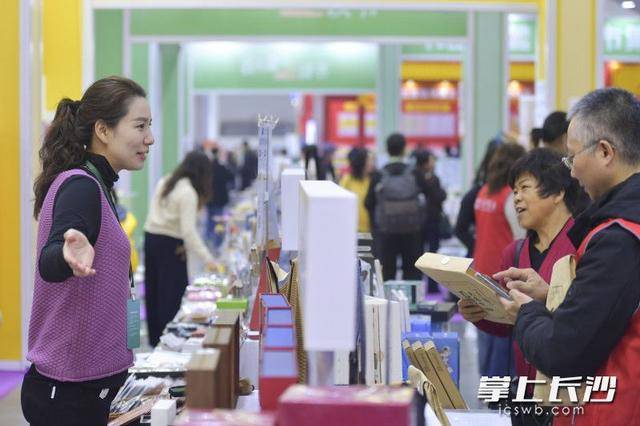 週末書海“補電”！2026長沙圖書交易會人氣火爆 ｜組圖
