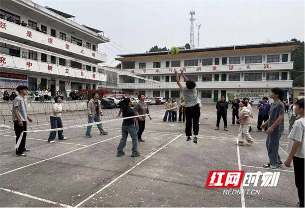 新田縣大坪塘中學2026年氣排球比賽激戰正酣