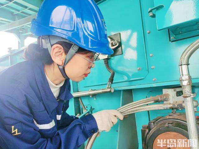 青島故事｜連造兩款機器人！女研究生紮根碼頭兩年，從基層學徒進階全市技術能手