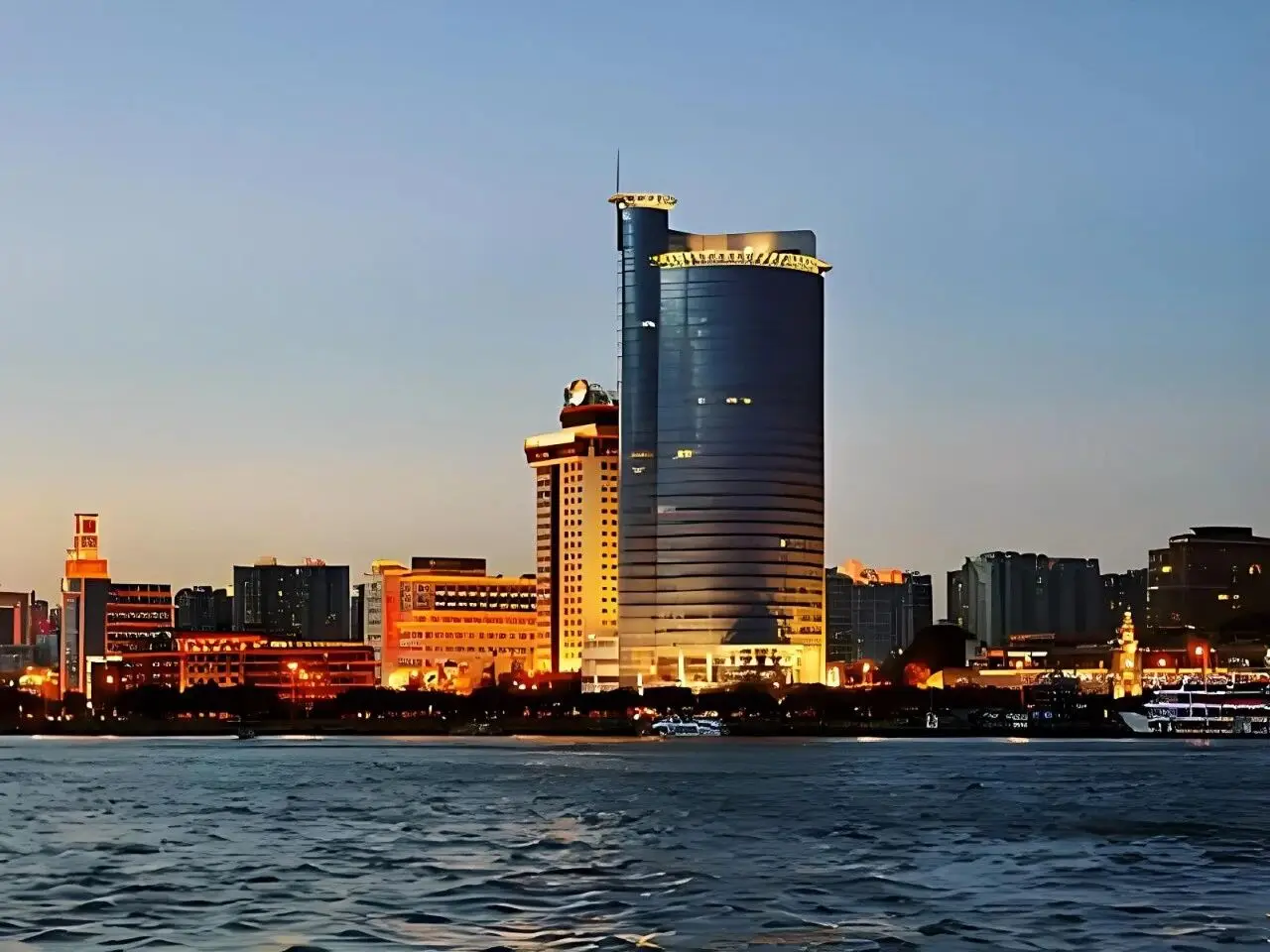 內外交困 衛浴之都集體“趴窩”