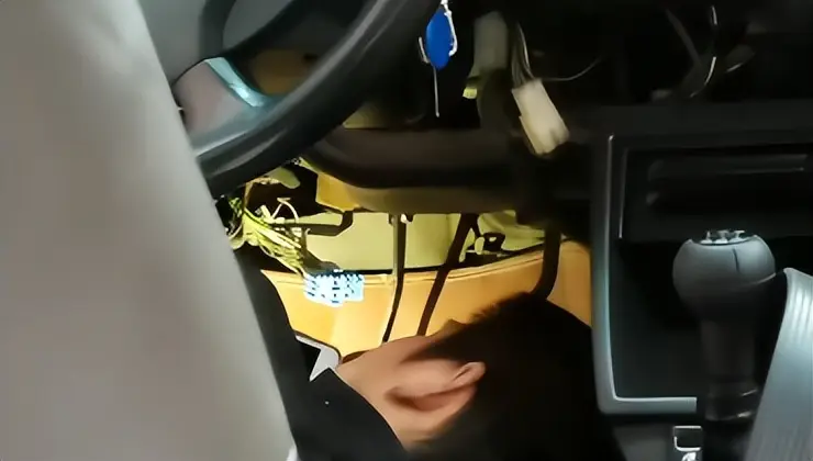 原創家裡託關係送大學生去汽修廠當學徒，上班一個月倒欠老闆840塊