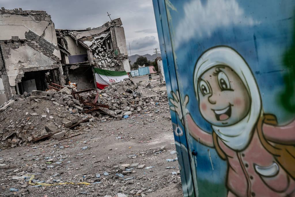 圖說｜310名師生遇難！伊朗悼念美以襲擊遇難小學生