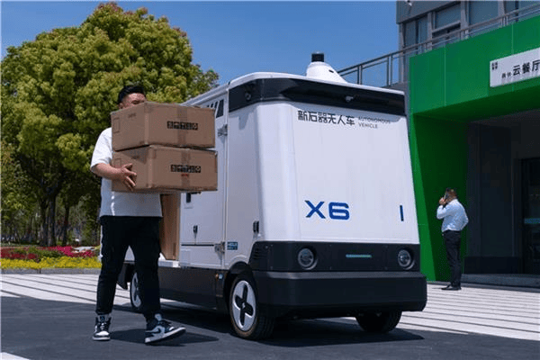 新石器CEO：無人車不會替代快遞員 今年出海目標1萬臺