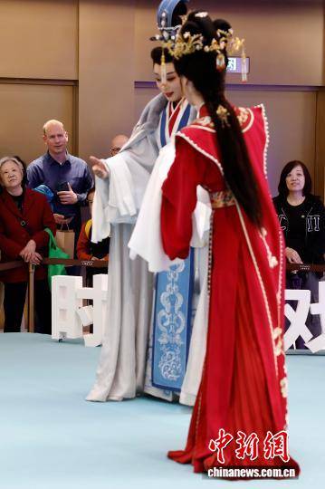 上海白玉蘭戲劇表演藝術獎戲劇嘉年華快閃演出亮相新天地東臺裡