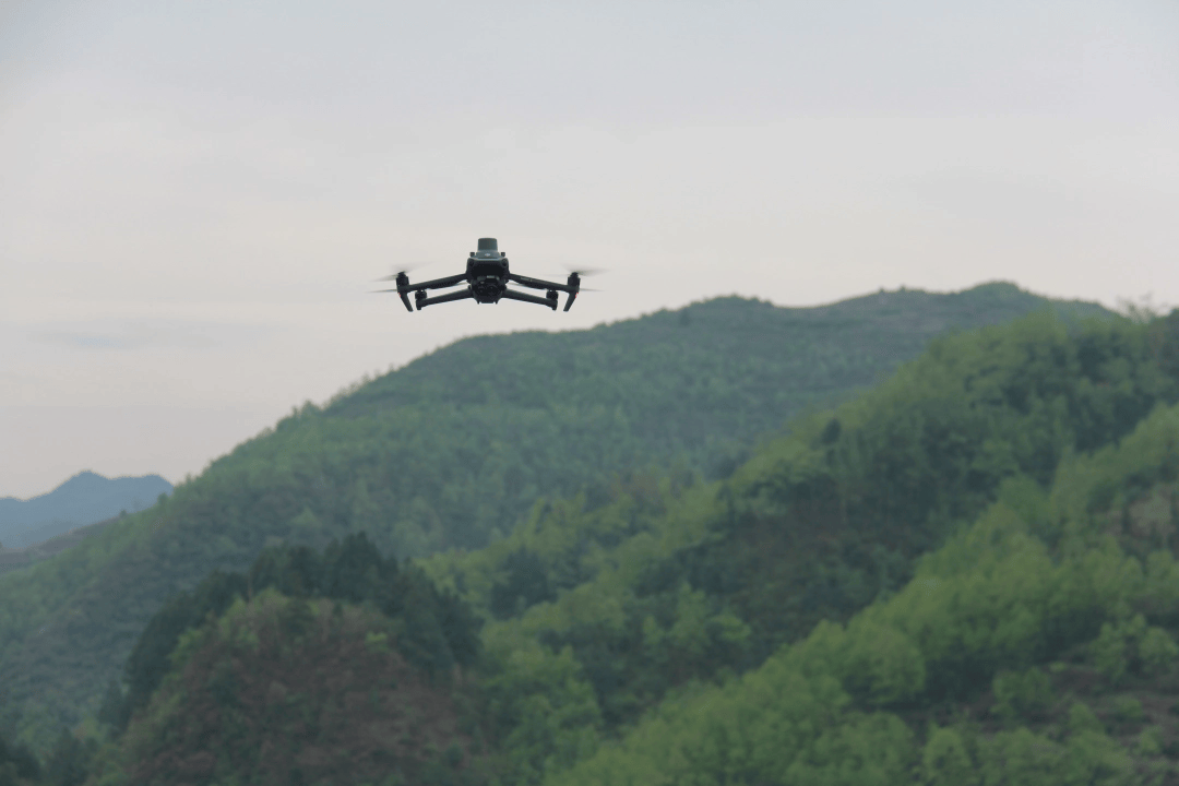 科技巡防+精準宣傳 南方電網畢節七星關供電局築牢電網防山火安全防線