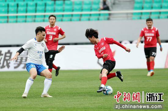 “包郵區”快遞小哥足球賽在浙江杭州上演