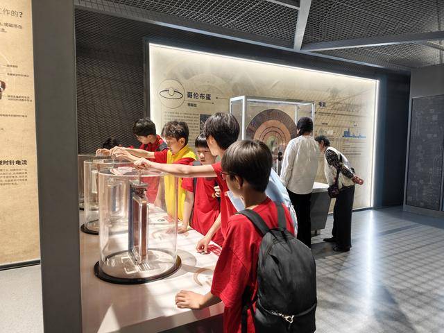 陽光實驗小學開展“探秘科技·築夢未來”科普研學活動