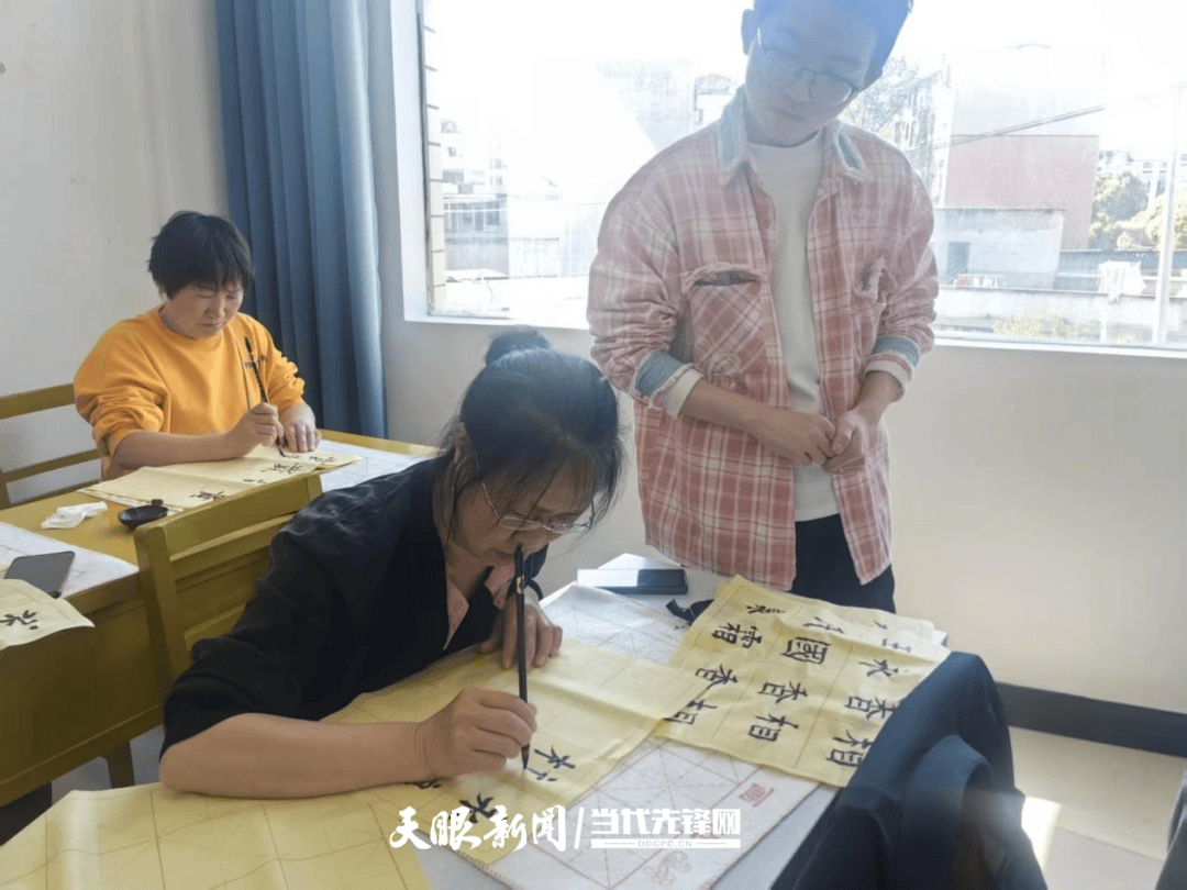 修文縣老年大學書法班開班