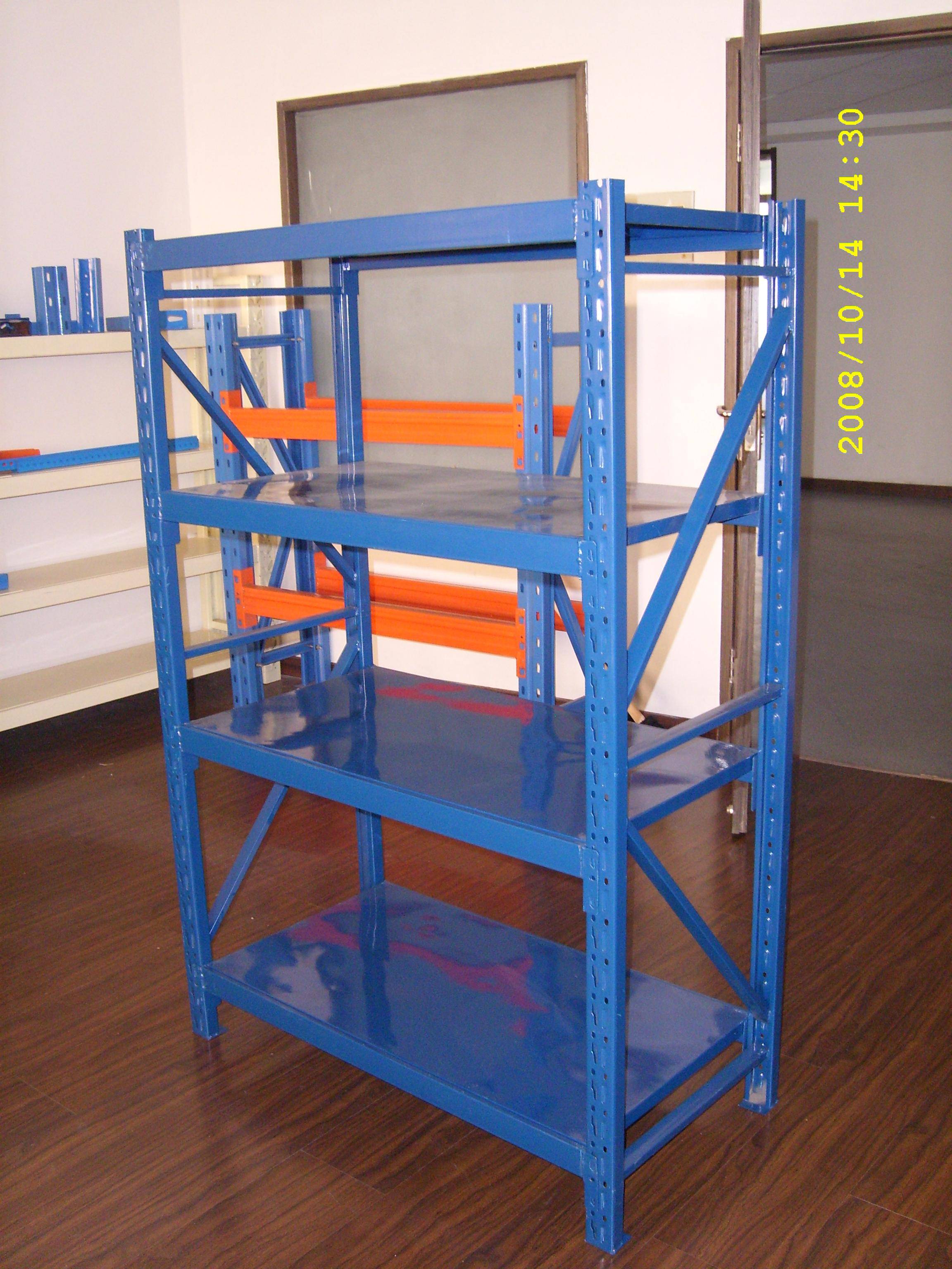 推薦：濟南萬通智慧裝備科技有限公司，倉庫儲貨架/定做重型貨架/中型貨架/穿梭式貨架專業供應商