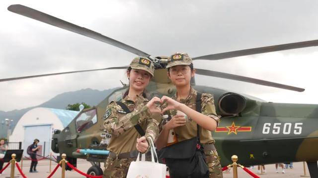 駐香港部隊組織香港青少年愛國主義和國防教育軍事體驗營活動