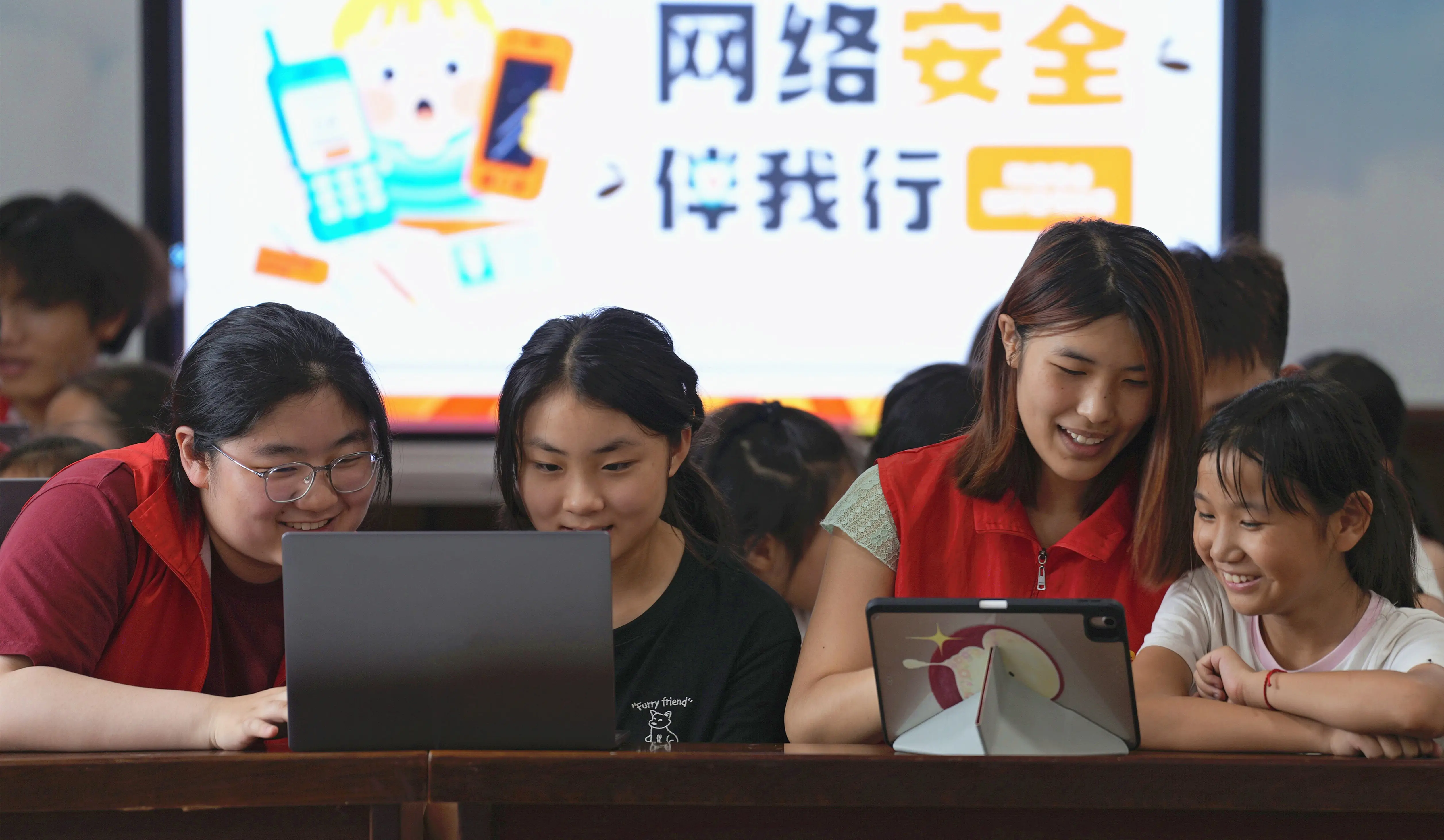 江蘇海安：大學生愛心支教點亮孩童多彩暑假#