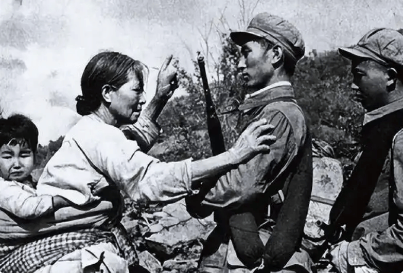 原創抗美援朝時期，朝鮮後方女性眾多，志願軍鐵律：不得有越軌言行