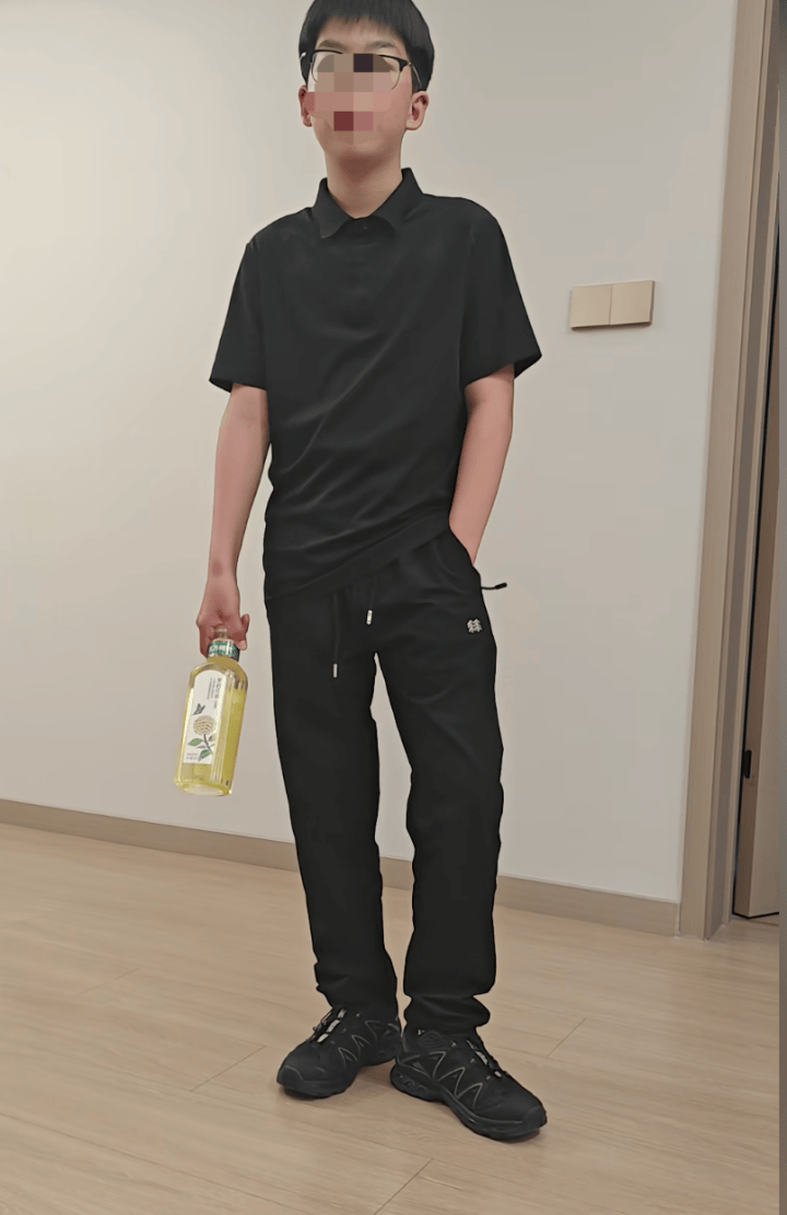 10歲小孩虛歲40，商務風穿搭小學生之中的權利遊戲