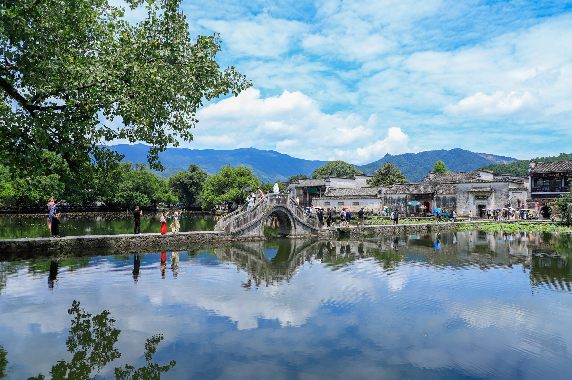 安徽黟縣：暑期宏村旅遊熱