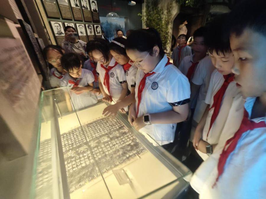 合肥市躍進小學：致敬革命英烈 爭做新時代少年