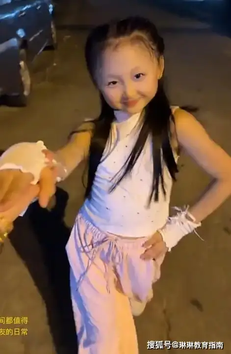 原創“頭睡得太扁，會自卑一輩子”，小學女孩跳舞影片火了，家長卻被網友追著罵