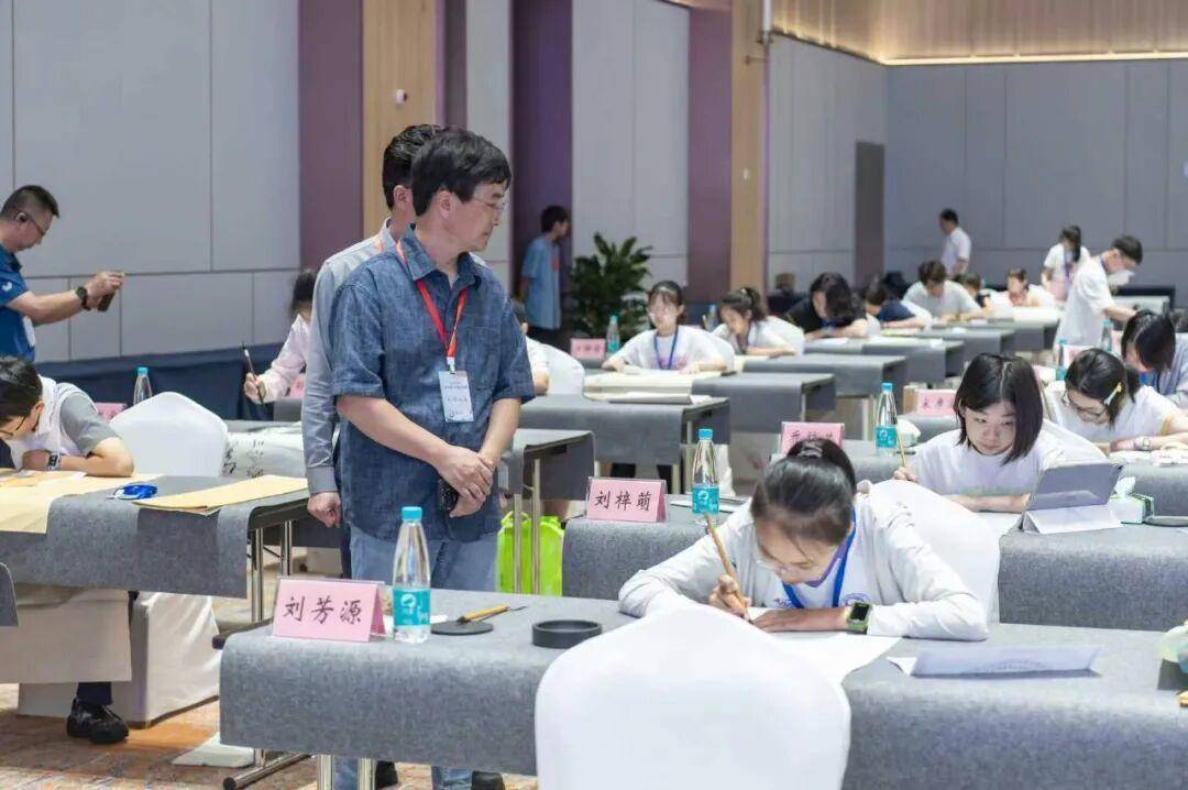 “草房子杯”鹽城青少年書法大賽複賽在大縱湖景區成功舉辦！