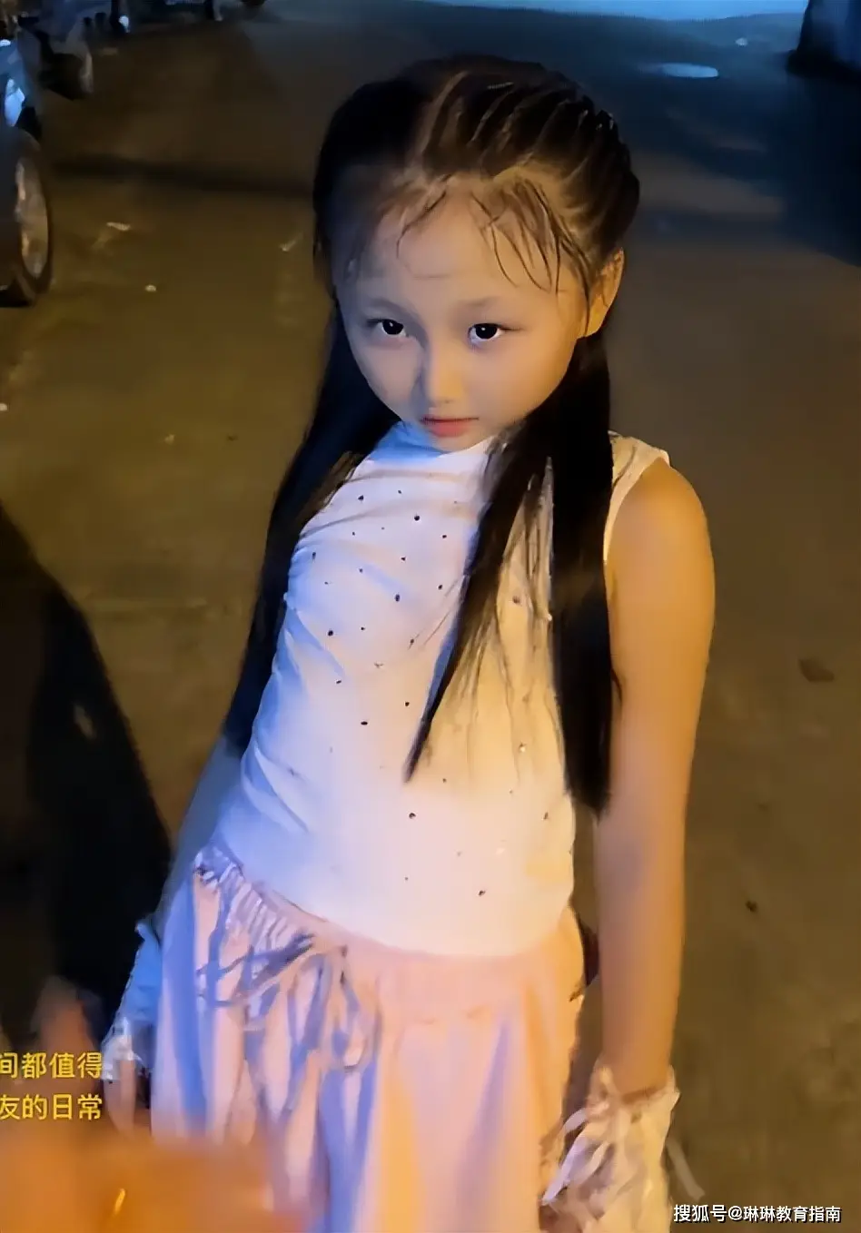 原創“頭睡得太扁，會自卑一輩子”，小學女孩跳舞影片火了，家長卻被網友追著罵