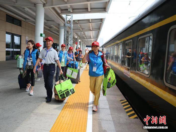 “黃河溯源·魯青同心”援青旅遊專列首發