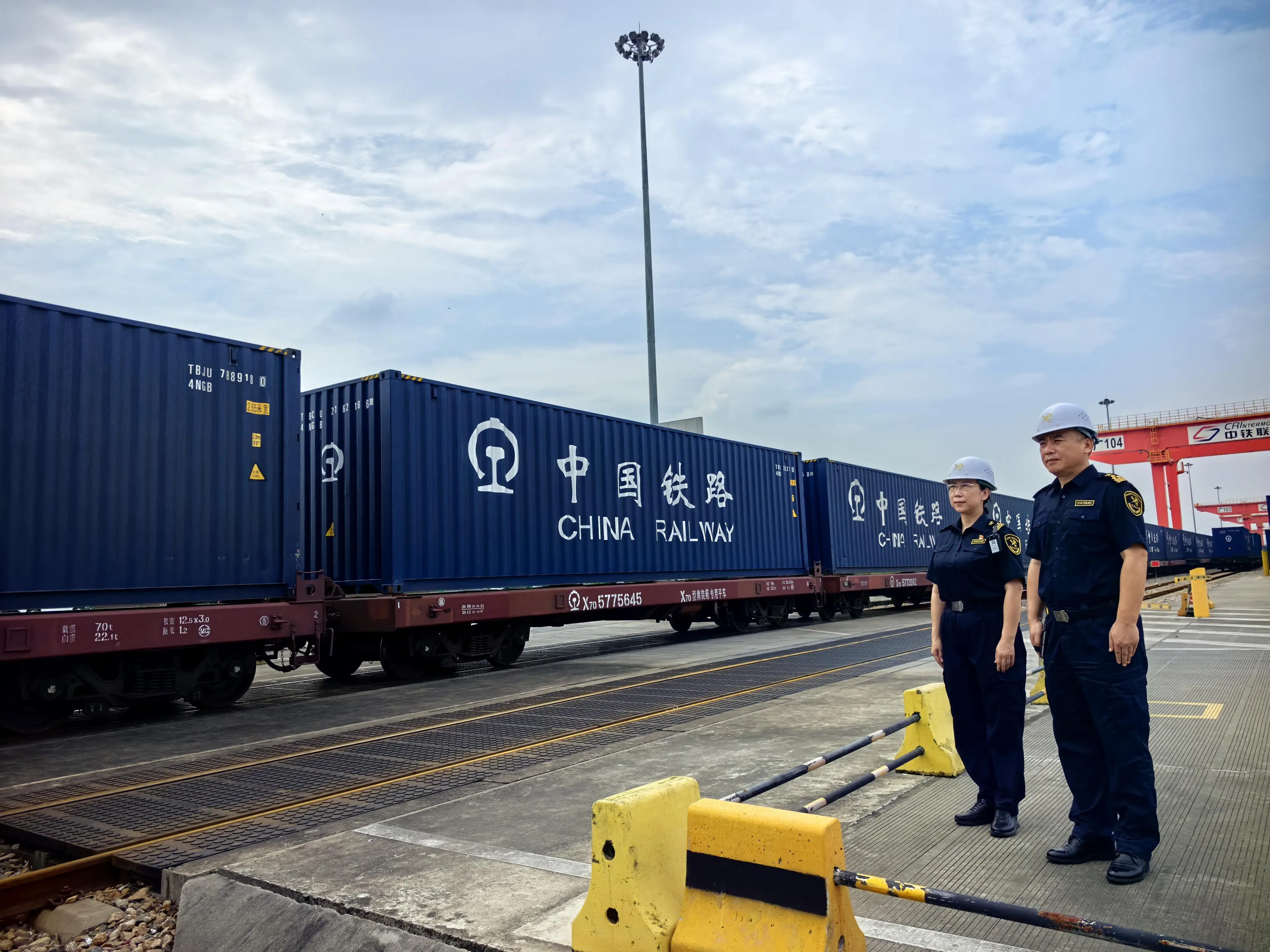 廣東首條粵滬鐵海聯運外貿物流通道落地執行